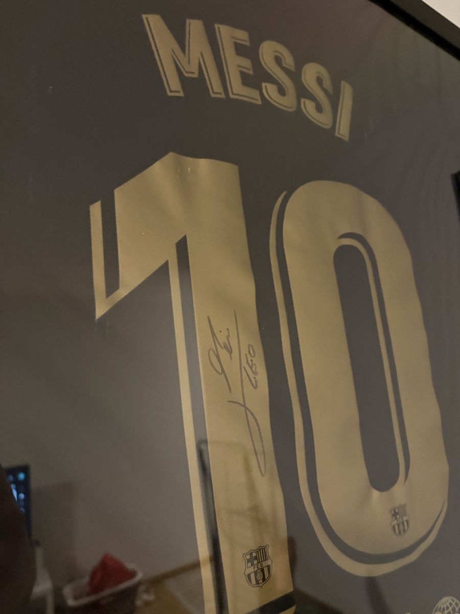 FC Barcelona Canottiere & Pantaloni: Messi Trikot mit unterschrift – Nuovo (secondo la descrizione) da Bern venduto da Janis.a 1