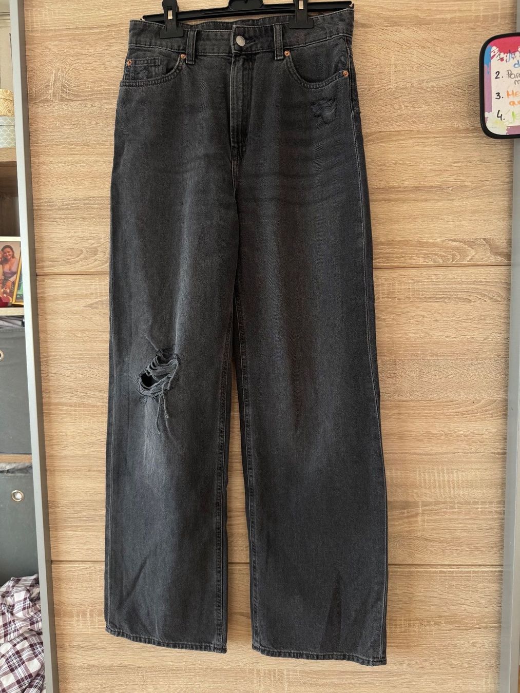 H&M Jeans: Jeans trendy noir – Gebraucht aus Montreux von Iza_81199