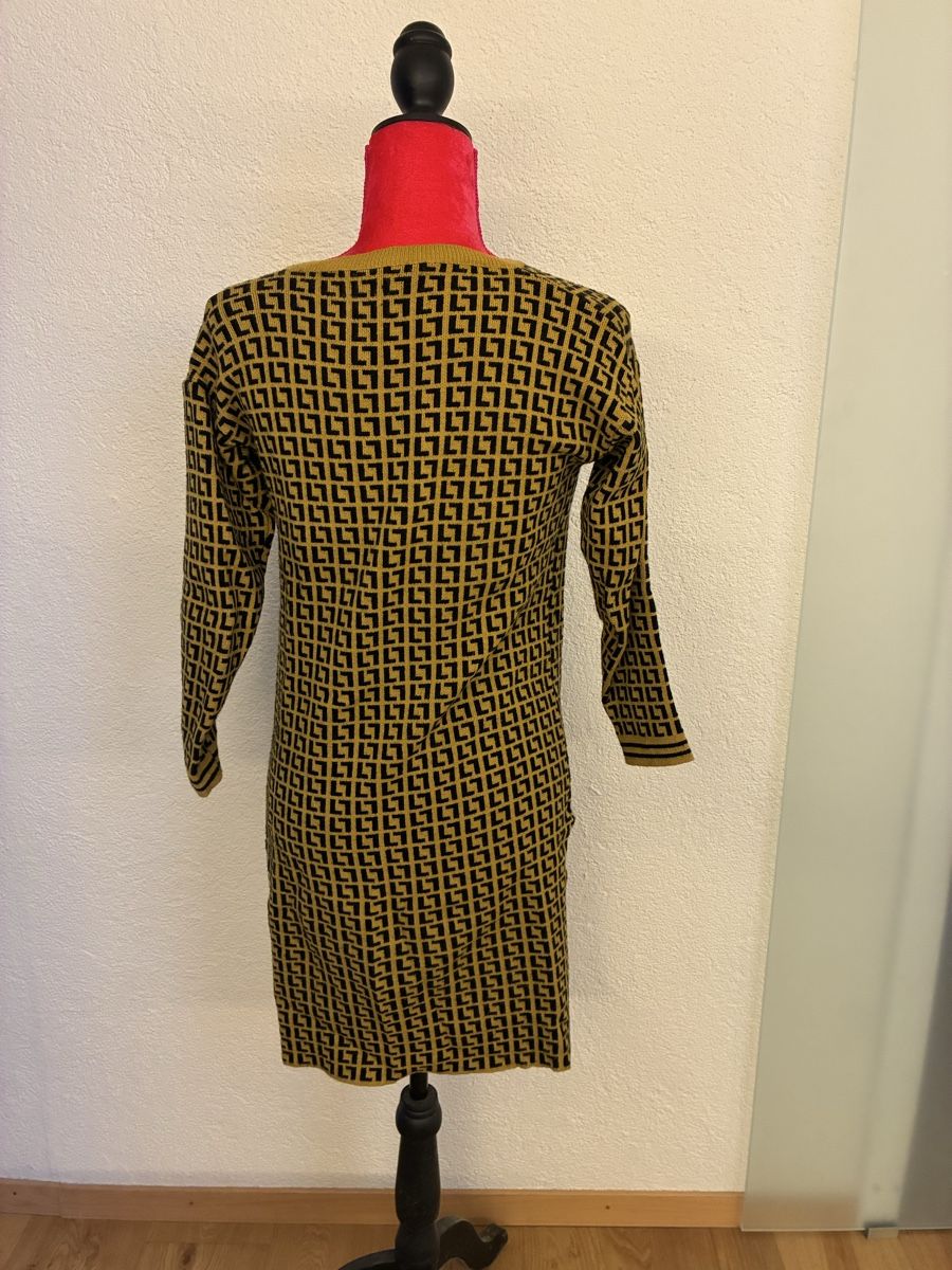 Kleider: Strickkleid gemustert senfgelb / schwarz Grösse S – Gebraucht aus Schmiedrued von Giorda 2