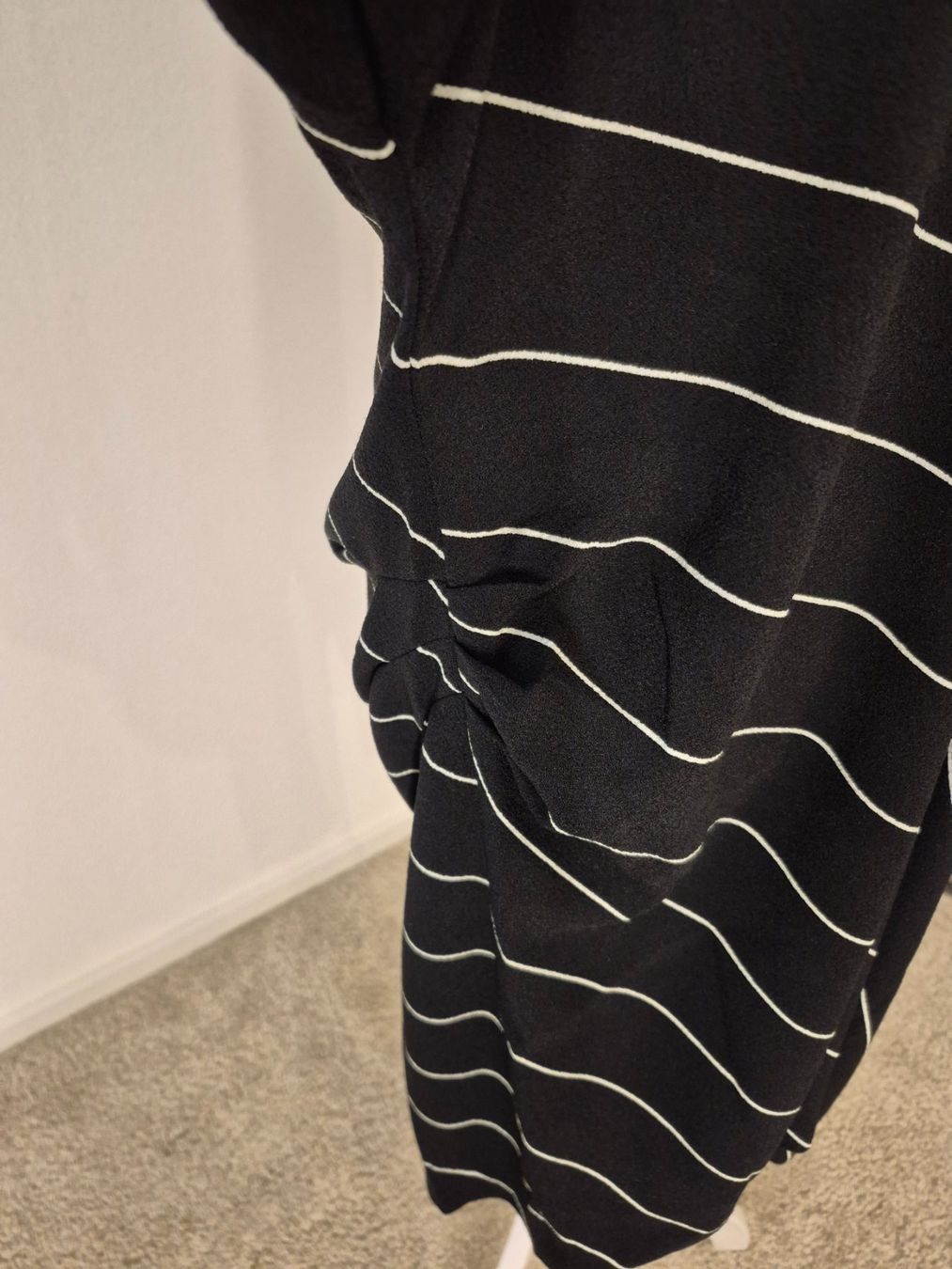 H&M Kleider: H&M Kleid, gestreift ,Grösse XL, NEU – Neu und originalverpackt aus La Neuveville von Vestiaire_2011 2