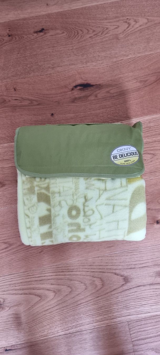 Coperte: DKNY: Picknickdecke grün – Nuovo e nell'imballaggio originale da Lachen SZ venduto da allesweg78
