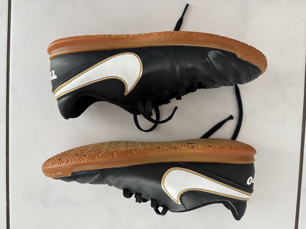 Schuhe für Jungen: Hallenturnschuhe, Nike, Gr. 37.5 – Gebraucht aus Lyss von Sarah0116 1