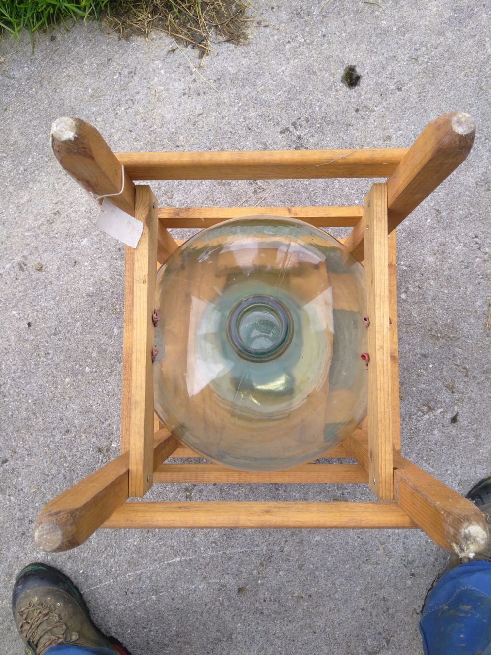 Accessoires: Schöne Glasflasche mit Holzgestell – D'occasion à Galgenen par Allerlei8854 2