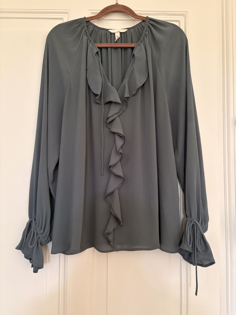H&M Camicette: Schöne Rüschenbluse in Anthrazit  M  – Usato da Bern venduto da curamics