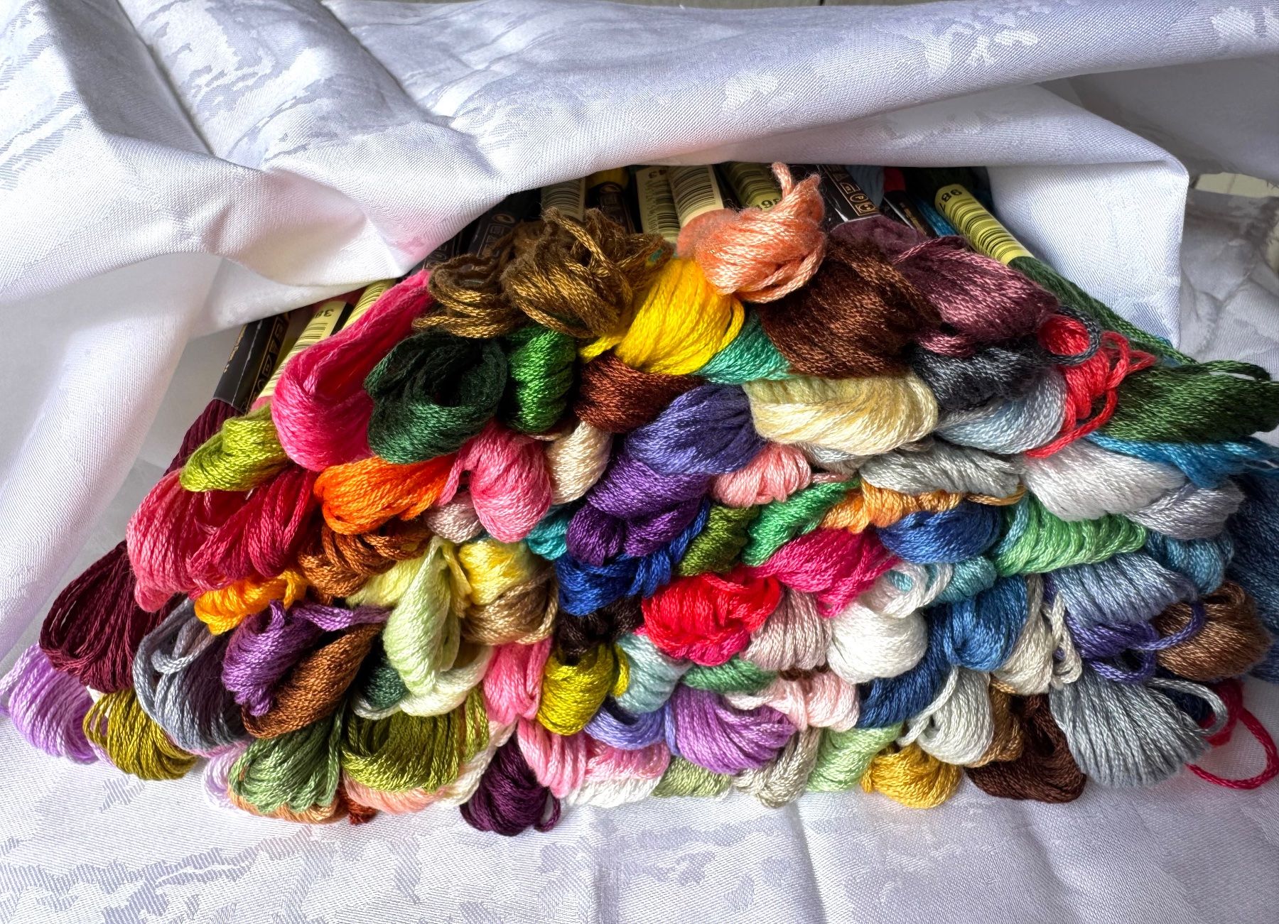 Bastelsets: 100 x Garn Stickgarn  Regenbogen Farben    Weben Basteln – Neu und originalverpackt aus Leuggern von unico10 1