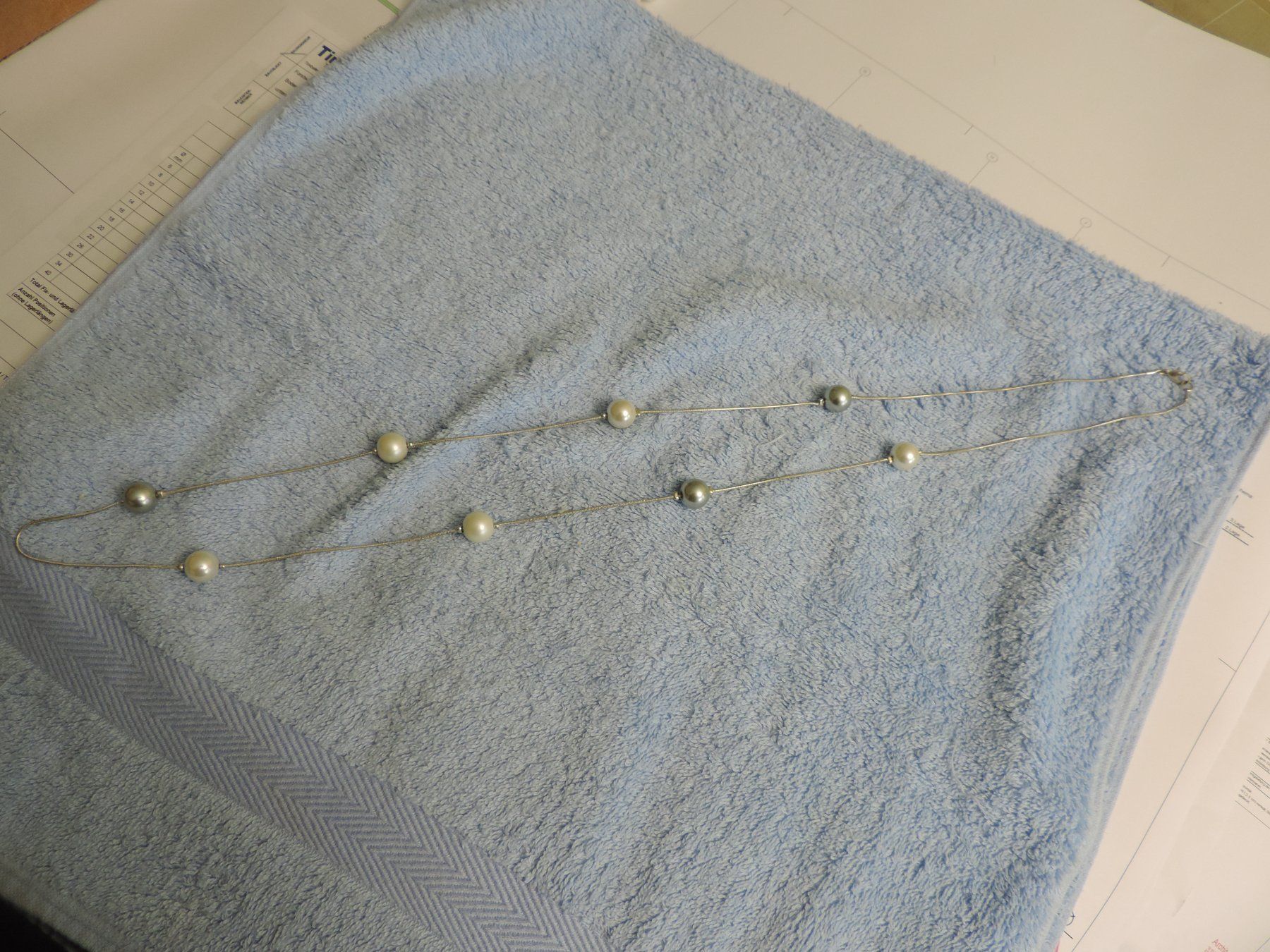 Catenine: Modische Kette mit Perlen Ausverkauf – Usato da Menziken venduto da Feh