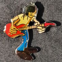 BB837 - Pin David Thornton?  -  Musiker mit Gitarre
