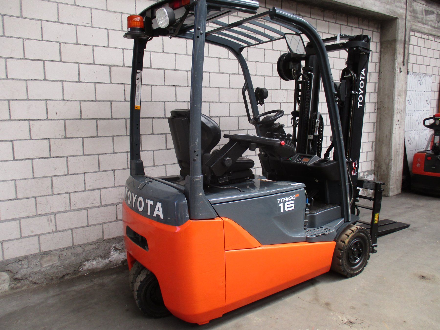 Toyota Carrelli elevatori e a forche: STAPLER TOYOTA 8FBE 16T ELEKTRO GABELSTAPLER – Usato da Seon venduto da zomahandel 4