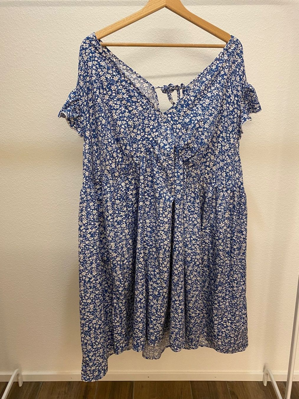Shein Kleider: Blumenkleid blau / weiss Gr. 54 / 56 – Gebraucht aus Pratteln von a23_j2gs 5