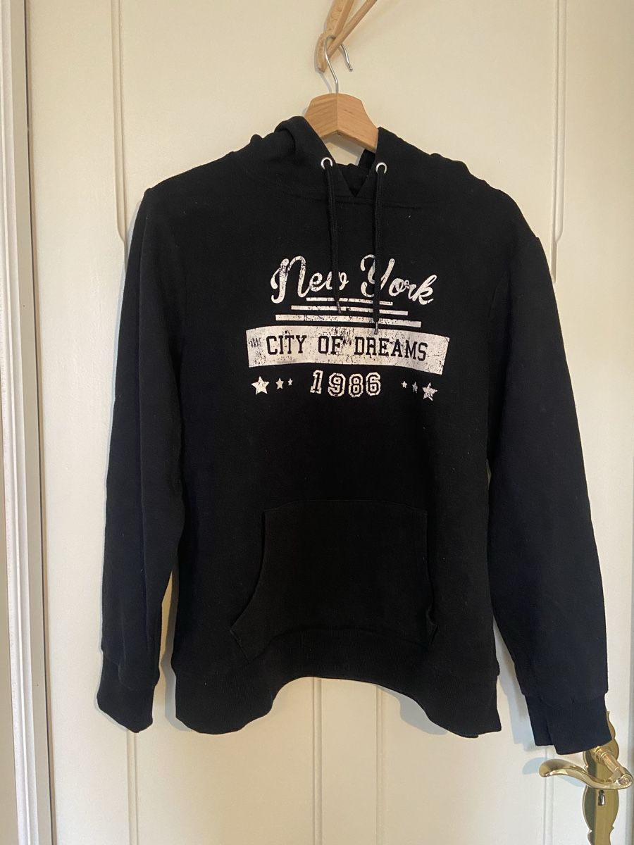 Maglioni & Felpe: Schwarzer Kapuzenpullover "New York" - Grösse 48- – Usato da Bern venduto da rah_fpy5
