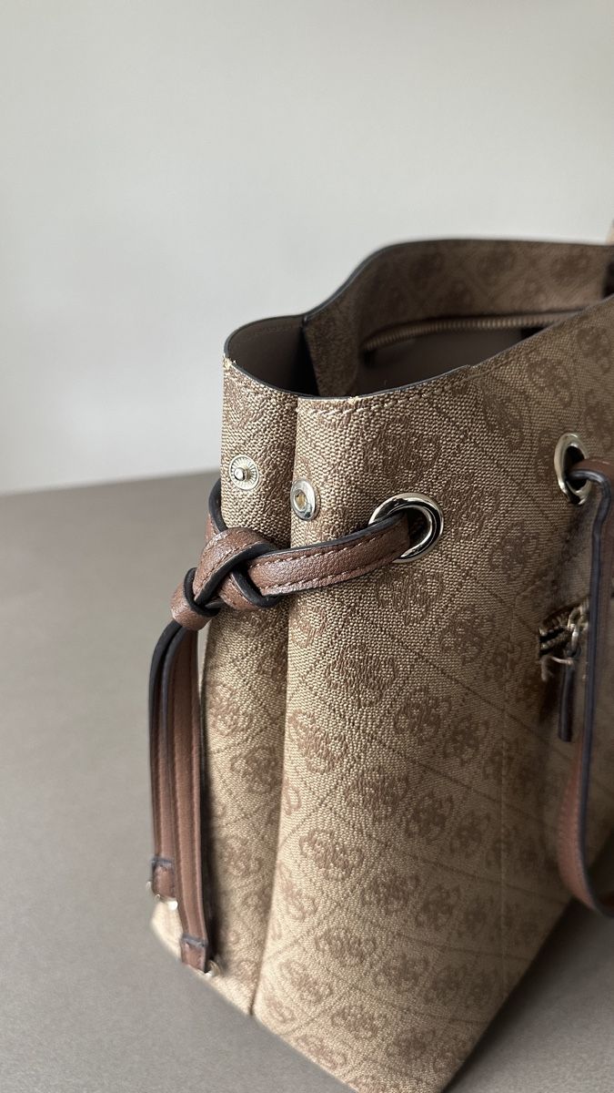 Guess Borse da donna: Guess Handtasche/Shopper Monogramm beige – Nuovo (secondo la descrizione) da Waldstatt venduto da Car_na 6