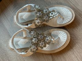 Sandalen weiss mit Glitzersteinchen von le Sibilla Gr. 39
