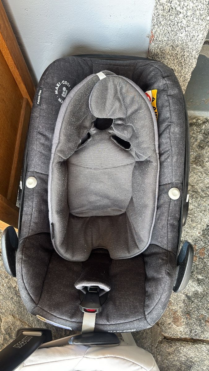Maxi-Cosi Seggiolini per auto: Maxi-Cosi Pebble Plus Kindersitz mit Isofixstation – Usato da Liestal venduto da Efri33 2