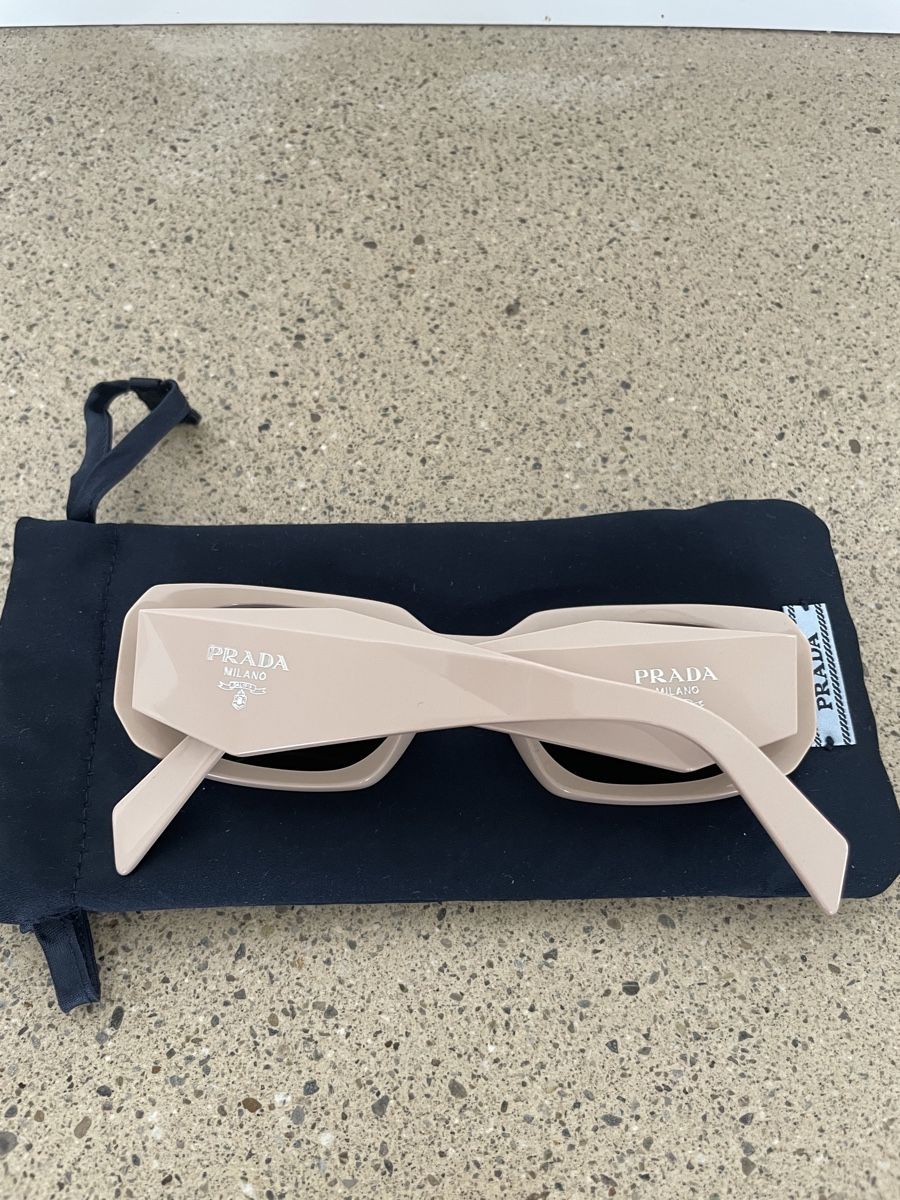 Prada Lunettes & Verres: Prada Sonnenbrille – D'occasion à Stäfa par Nicole093 4