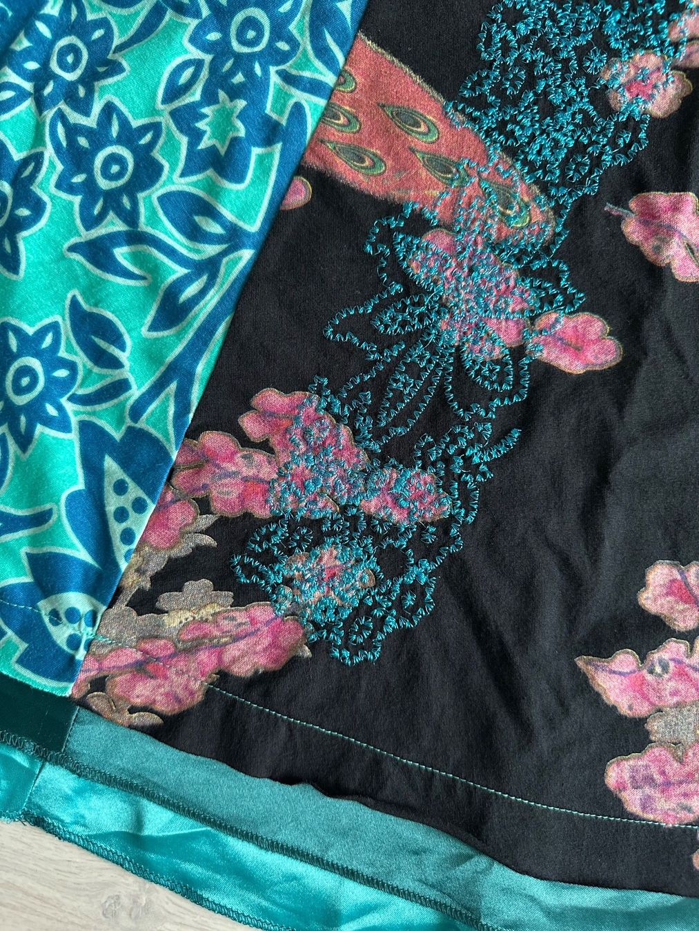 Desigual Gonne: Jupe Desigual – Nuovo (secondo la descrizione) da La Neuveville venduto da flodocha 8