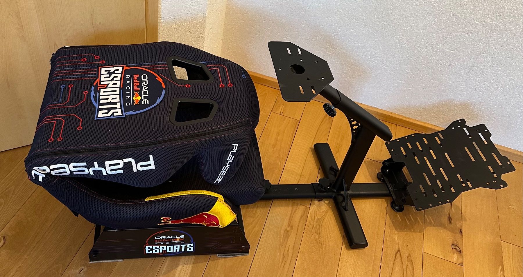 Logitech Sedie: Playseat Evolution Pro Red Bull + Logitech G923 Top Zustand – Usato da Zermatt venduto da yan_yh9r 1