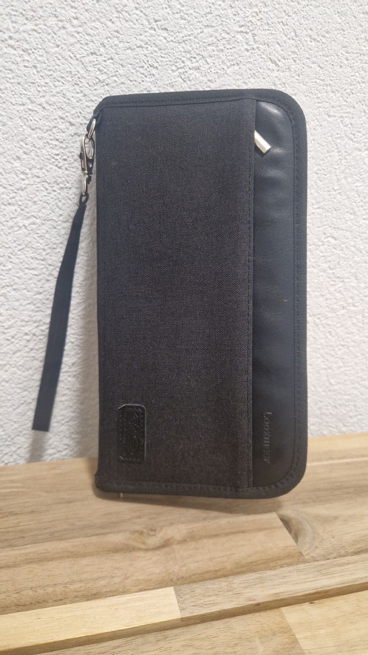Borse: Dokumentetasche schwarz – Usato da Winterthur venduto da Daniela.Arashi