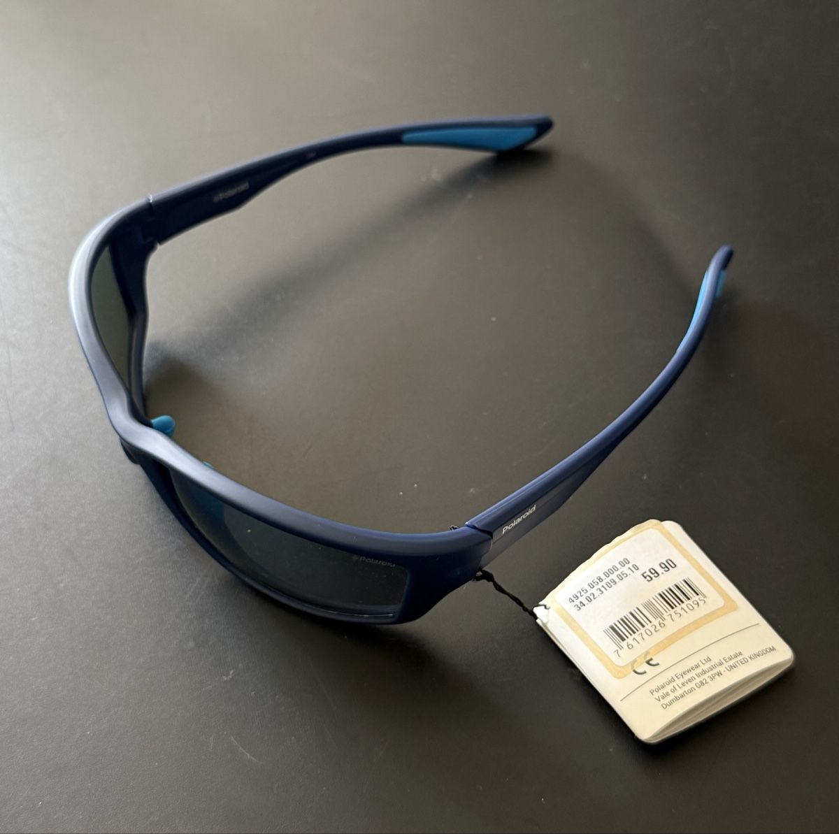 Polaroid Brillen & Gläser: dunkelblaue Sonnenbrille – Neu und originalverpackt aus Thalwil von MB-7 1
