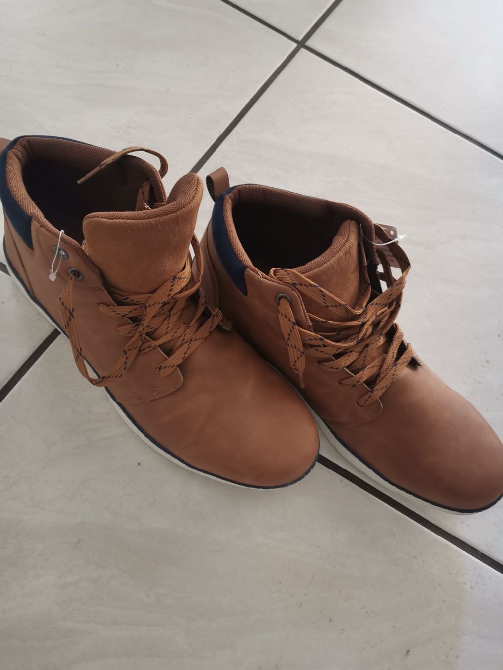 Scarpe da uomo: Fabrikneue leichte Freizeitschuhe – Nuovo e nell'imballaggio originale da Therwil venduto da JeannysTrendStyle 1
