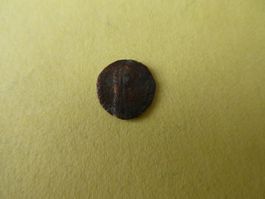 uralte  Bronzemünze 14 mm     1.07 g