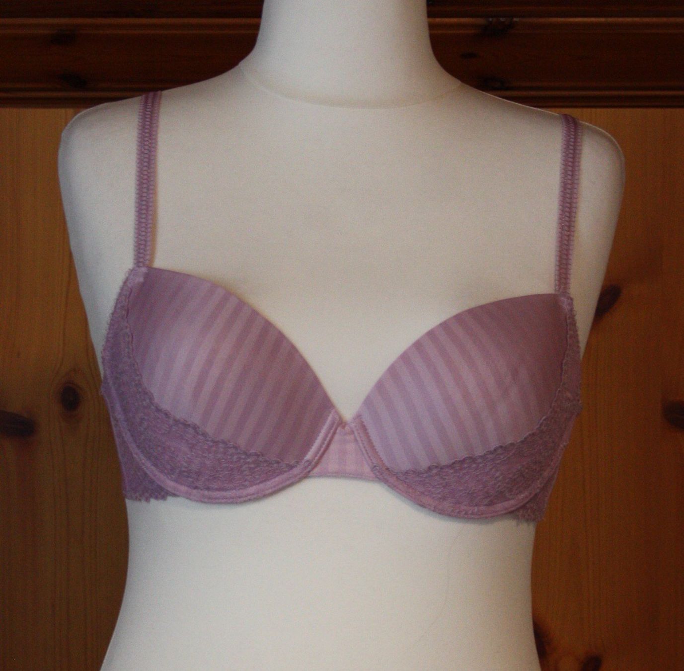 Altra biancheria intima: BH lila Gr. L (15) – Usato da Flüelen venduto da Diversicum-Textil