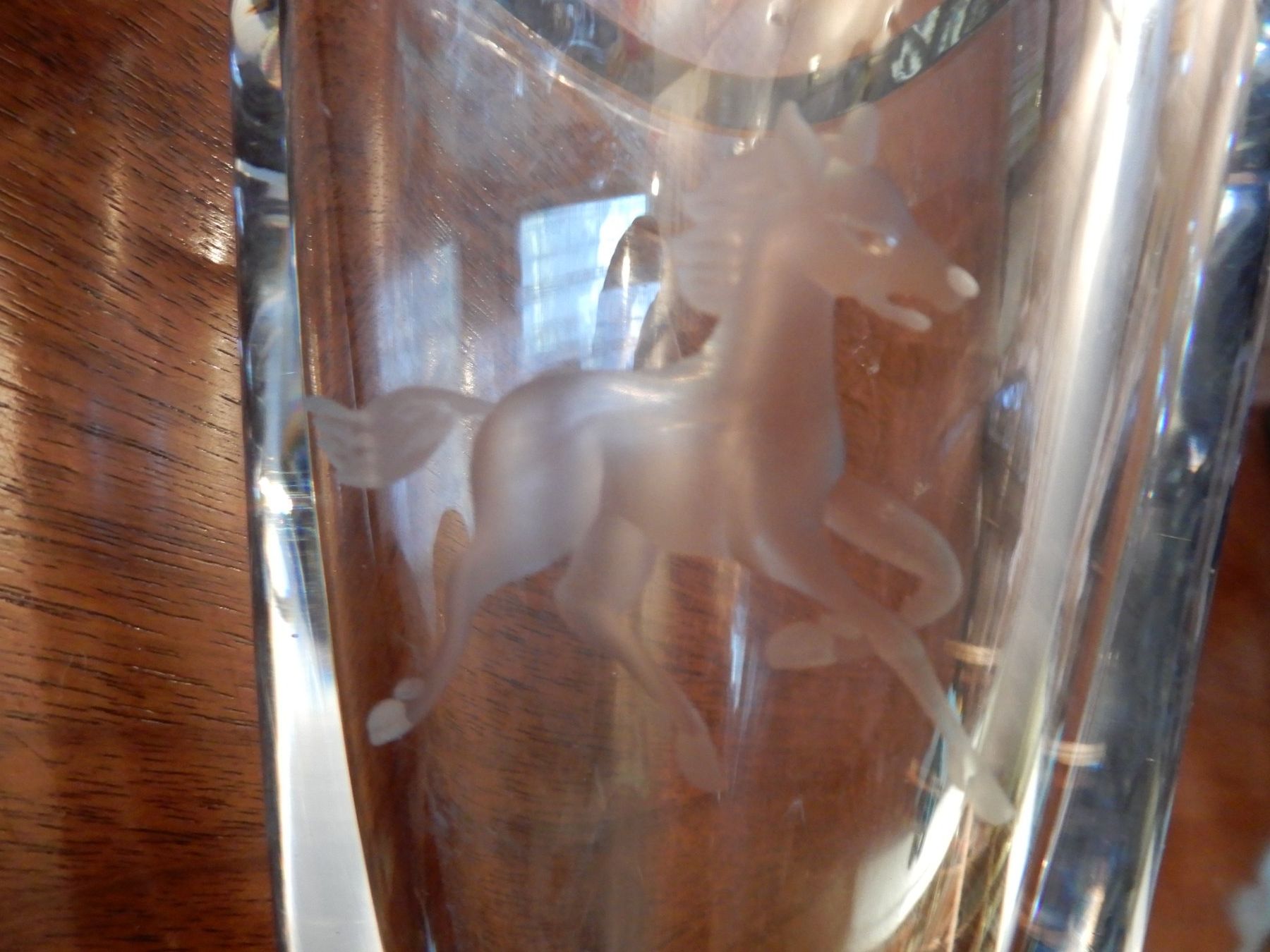 Vase & Récipients: Glasvase mit Pferdemotiv, Höhe ca. 16 cm – D'occasion à Erstfeld par Mario_boe0 7