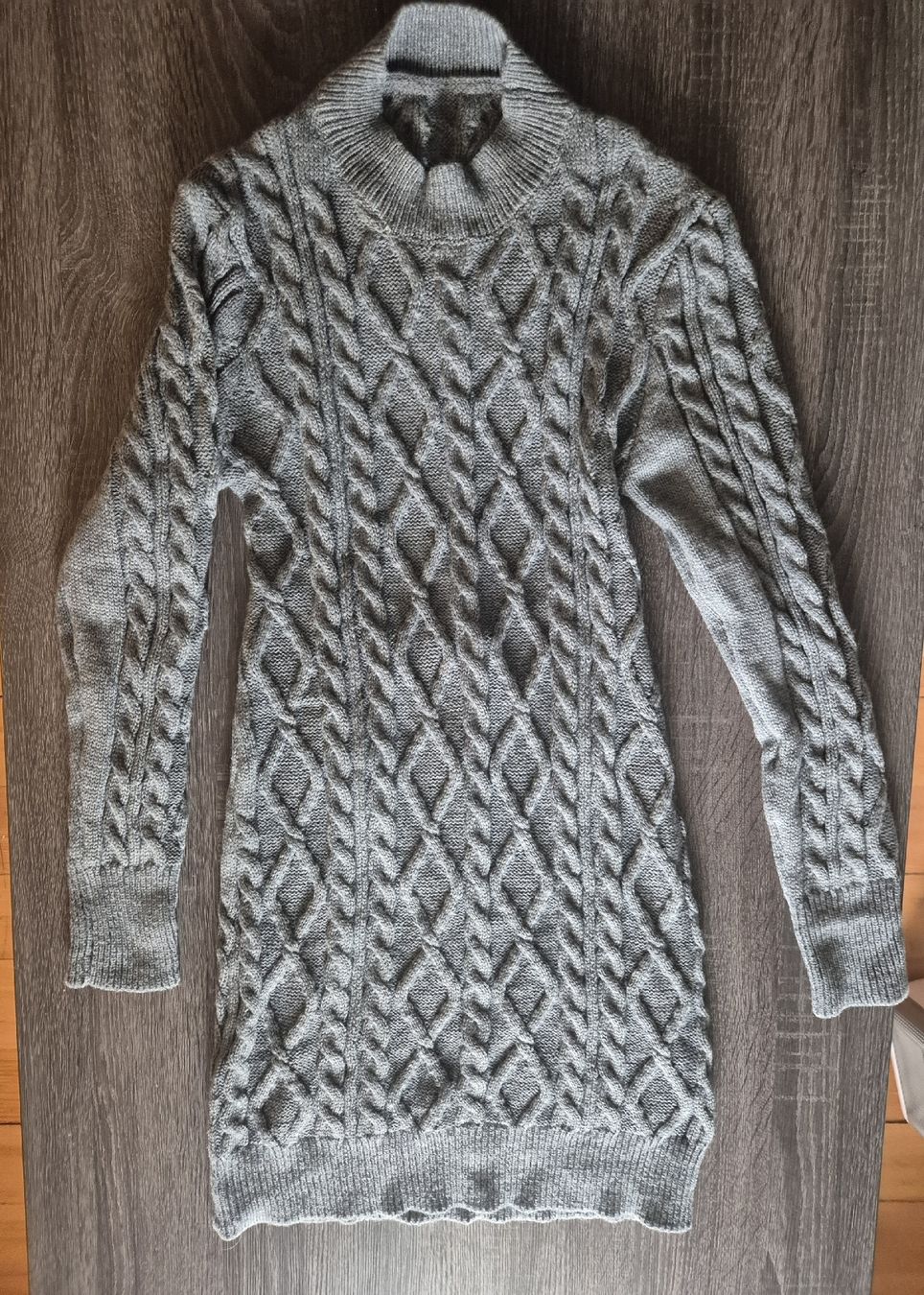 Kleider: Grauer Strickpullover mit Rückenausschnitt, Grösse S – Neu (gemäss Beschreibung) aus Zofingen von Just_That_Thing