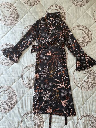 Elegantes geblümtes Kleid, Größe 10 UK