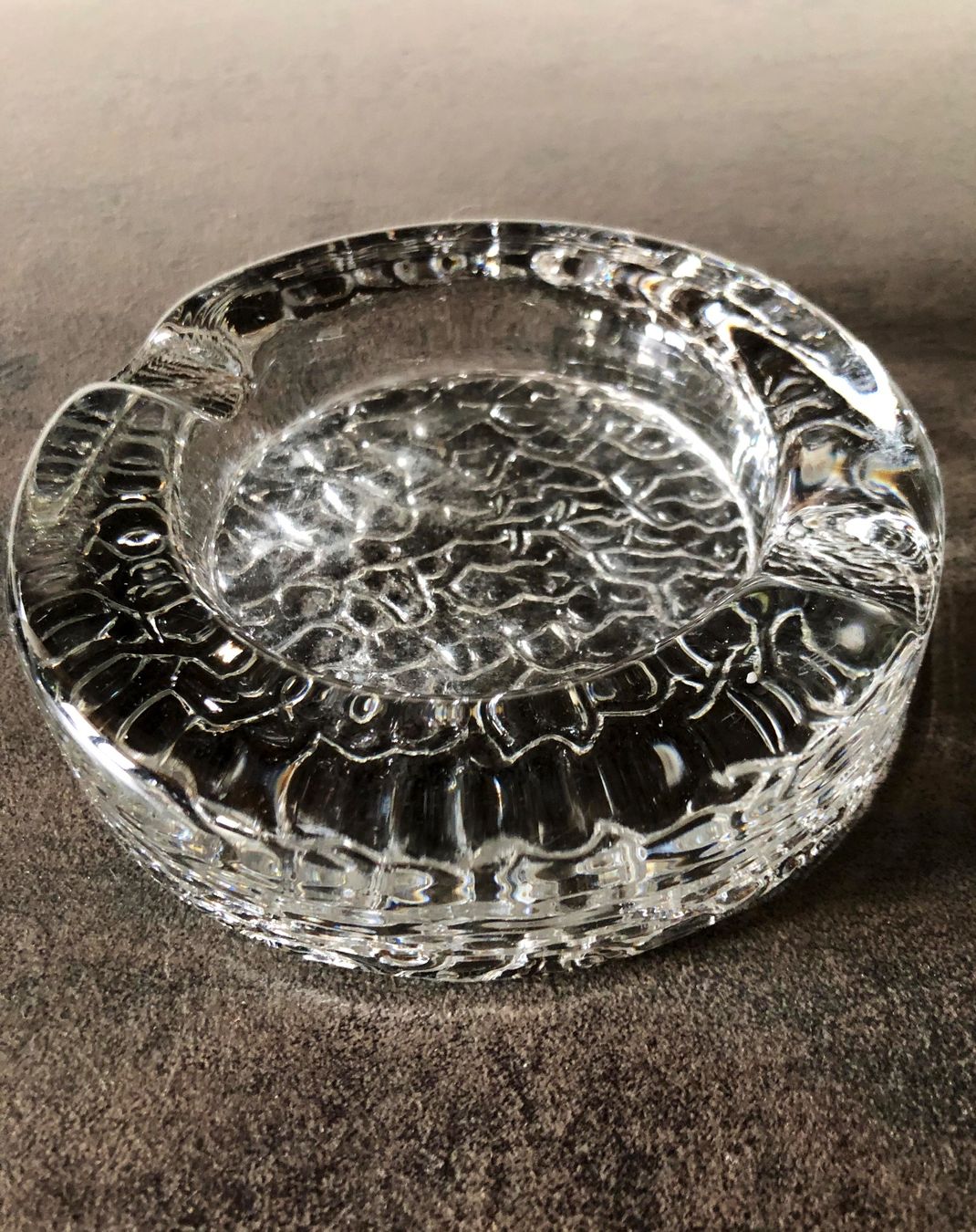 Portacenere: Schwerer Aschenbecher aus Glas 2 – Usato da Burgdorf venduto da Attalos