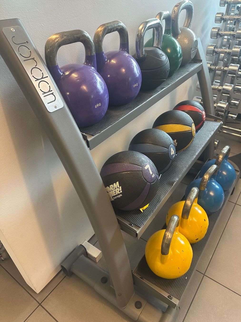 Manubri & Pesi: Kettlebell mit Jordan Ständer – Usato da Neuenhof venduto da Bodyfit_AG 1