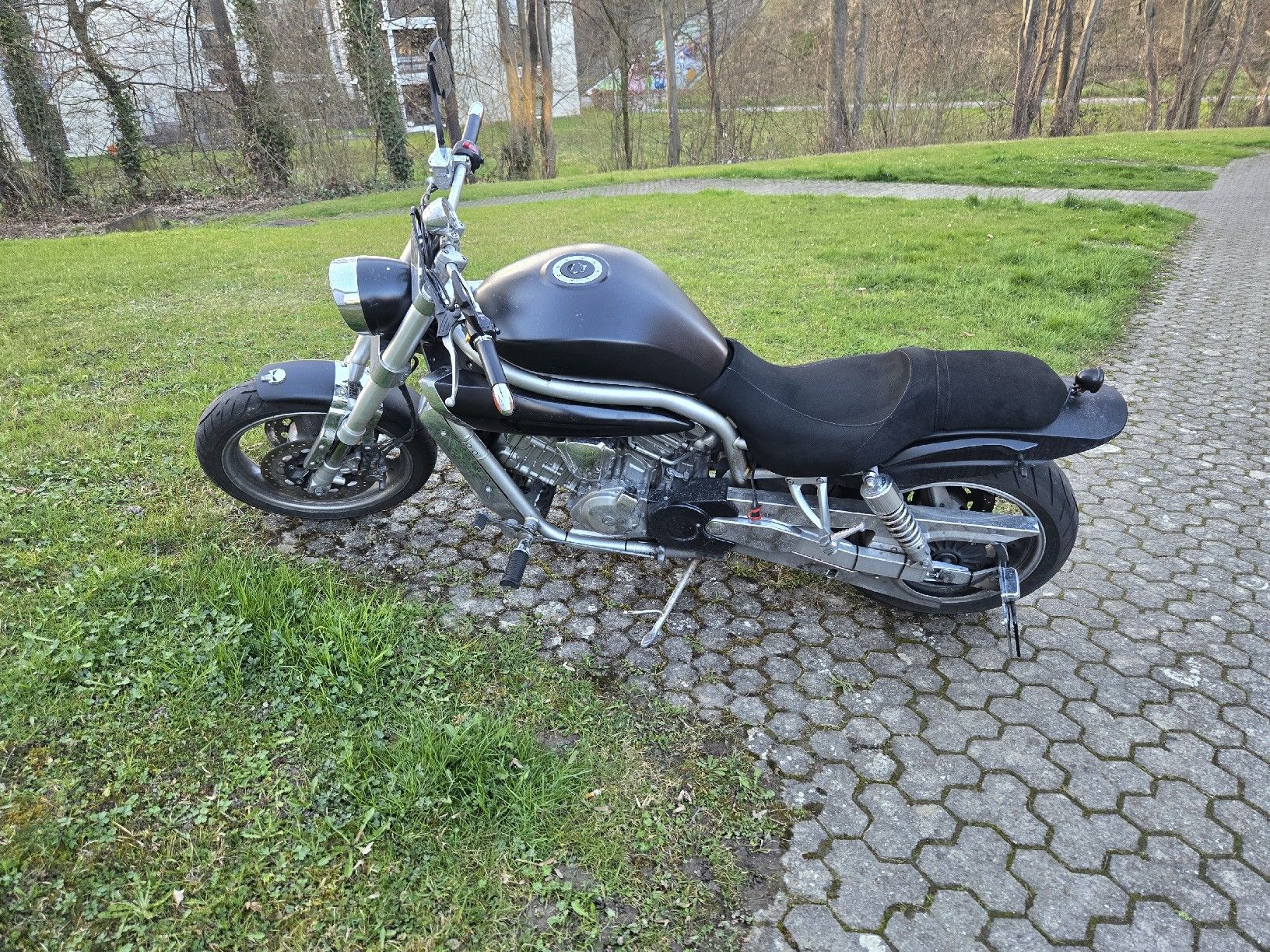 Hyosung Chopper: Custom Bike – Usato da Emmenbrücke venduto da debelj
