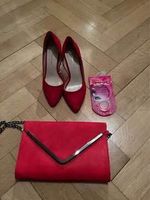 Rote Handtasche mit Kette und passenden Schuhen, Gr. 39