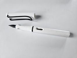 Stylo plume Lamy White vintage avec cartouches