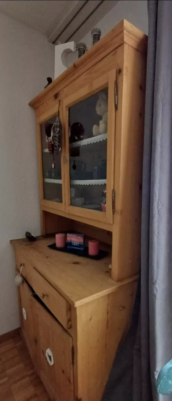 Articoli in legno: Alte Holzvitrine – Usato da Oberhofen Thun'see venduto da Monika14 1