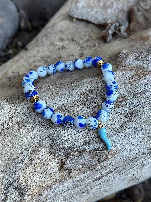 Armbänder & -reifen: Perlenarmband Handgemacht blue/white – Gebraucht aus Luzern von ONATTRADE