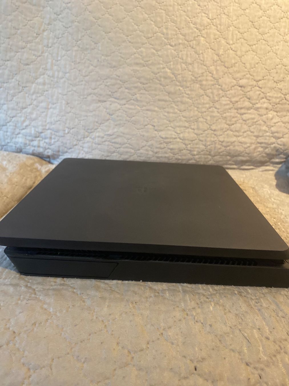 Sony Konsolen: PlayStation 4 Slim 1TB + 2 Controller Originali DualShock 4 – Gebraucht aus lugano von nin_2fm5 3