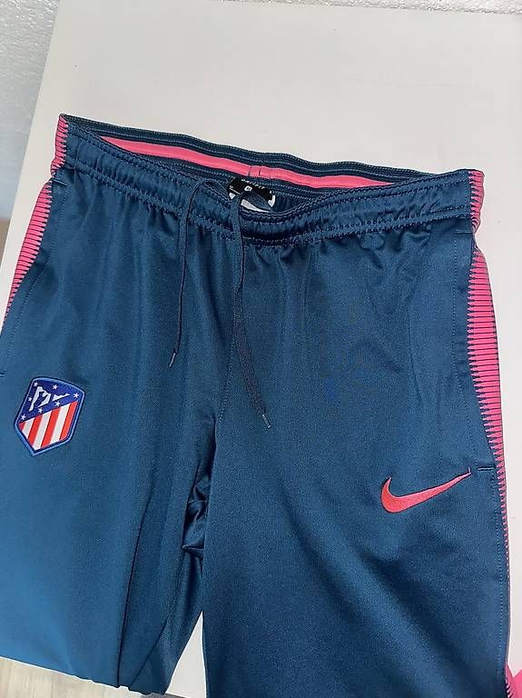 Completi: Nike tracksuit – Usato da Hitzkirch venduto da Oli.Fashion 2