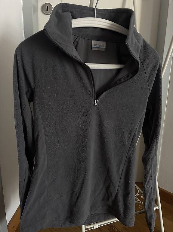 Columbia Maglioni & Felpe: Grey Columbia Fleece Pullover – Usato da Basel venduto da AnninaD97 2