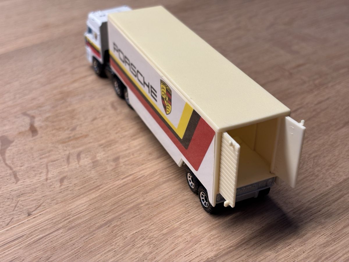 Matchbox Modellautos: 1 Sattelschlepper**Porsche**Matchbox** – Gebraucht aus Volketswil von Car6 2