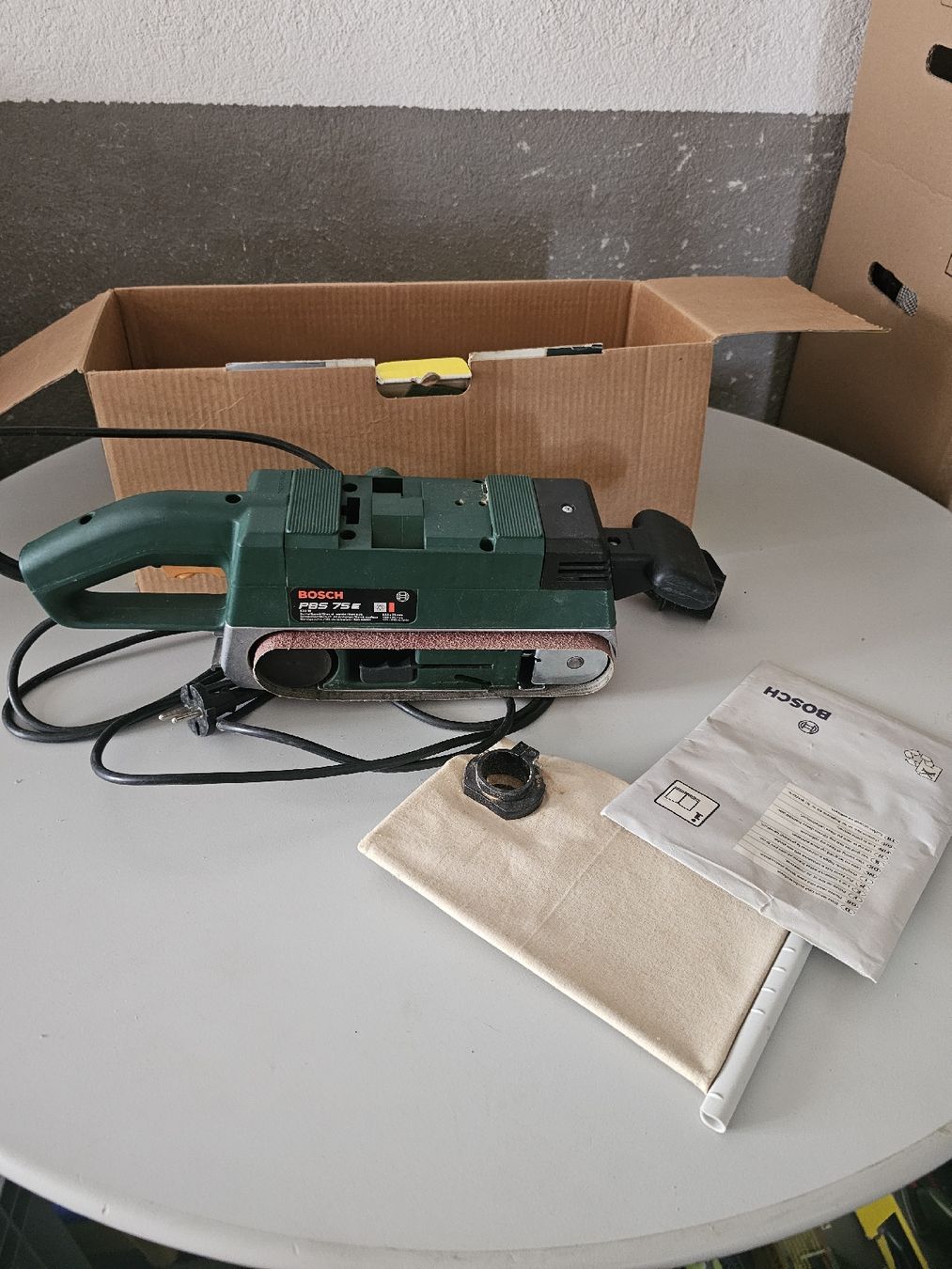 Bosch Aiguiseuses & polisseuses: BOSCH PBS 75 E-electronic Bandschleifer neuwertig – D'occasion à Meisterschwanden par Luluku 1