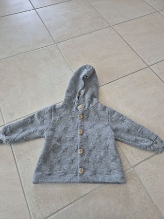 graue Übergangsjacke mit Sternen, Grösse 80