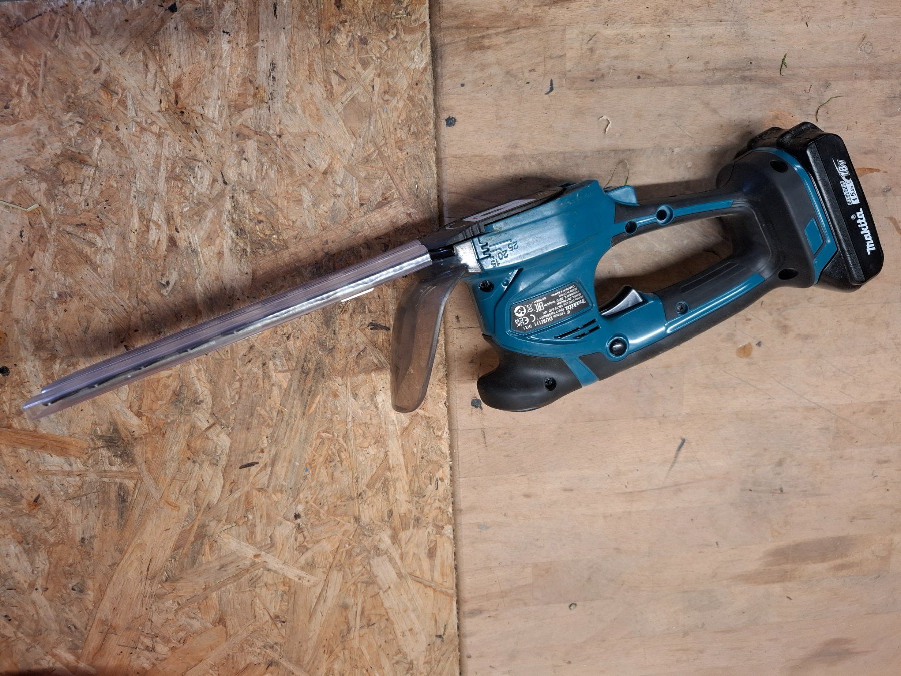 Makita Alle Werkzeuge: Akku-Grasschere 18V DUM111 – Gebraucht aus Steg im Tösstal von LARO14