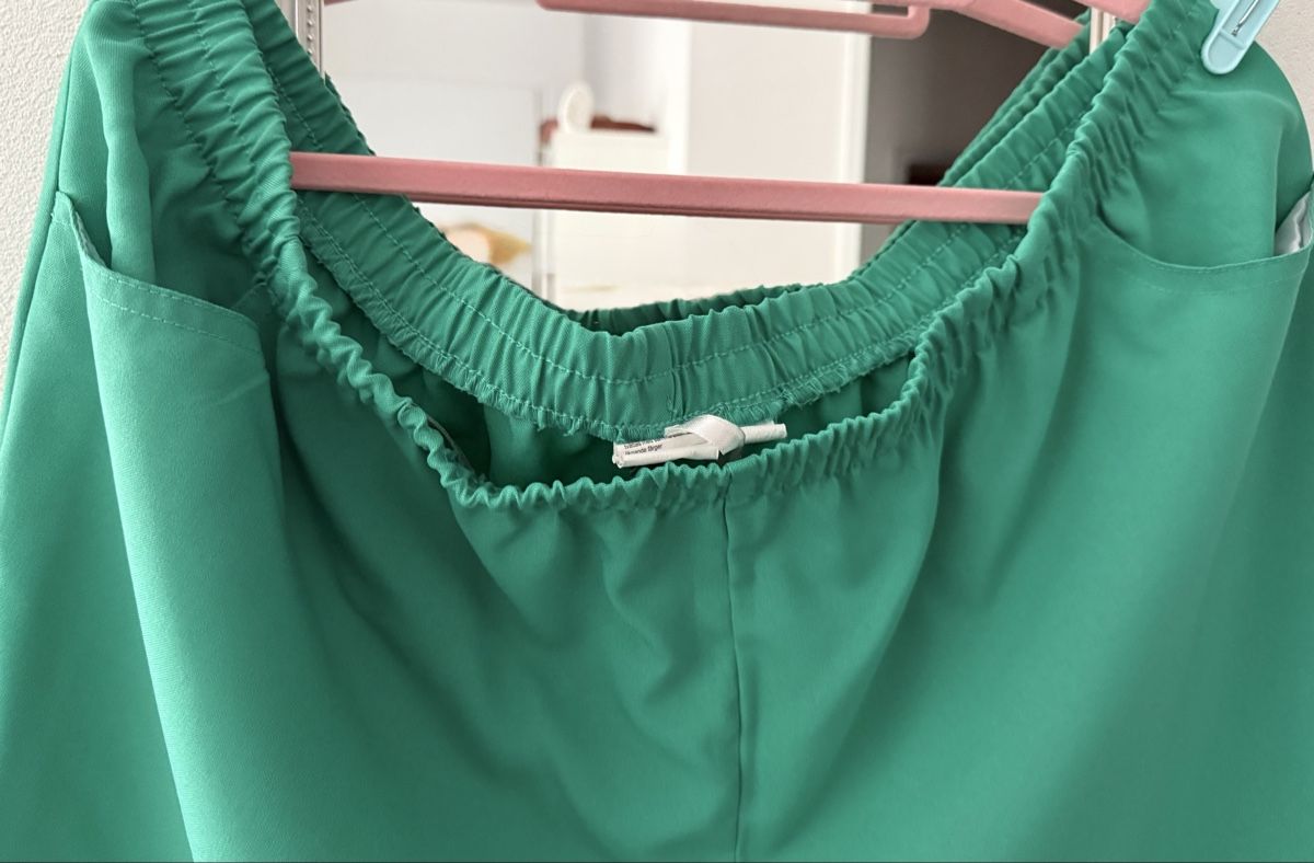 Pantaloni: Hose Grösse 54.         3/4 Länge – Usato da Pfeffikon LU venduto da pepino17 2