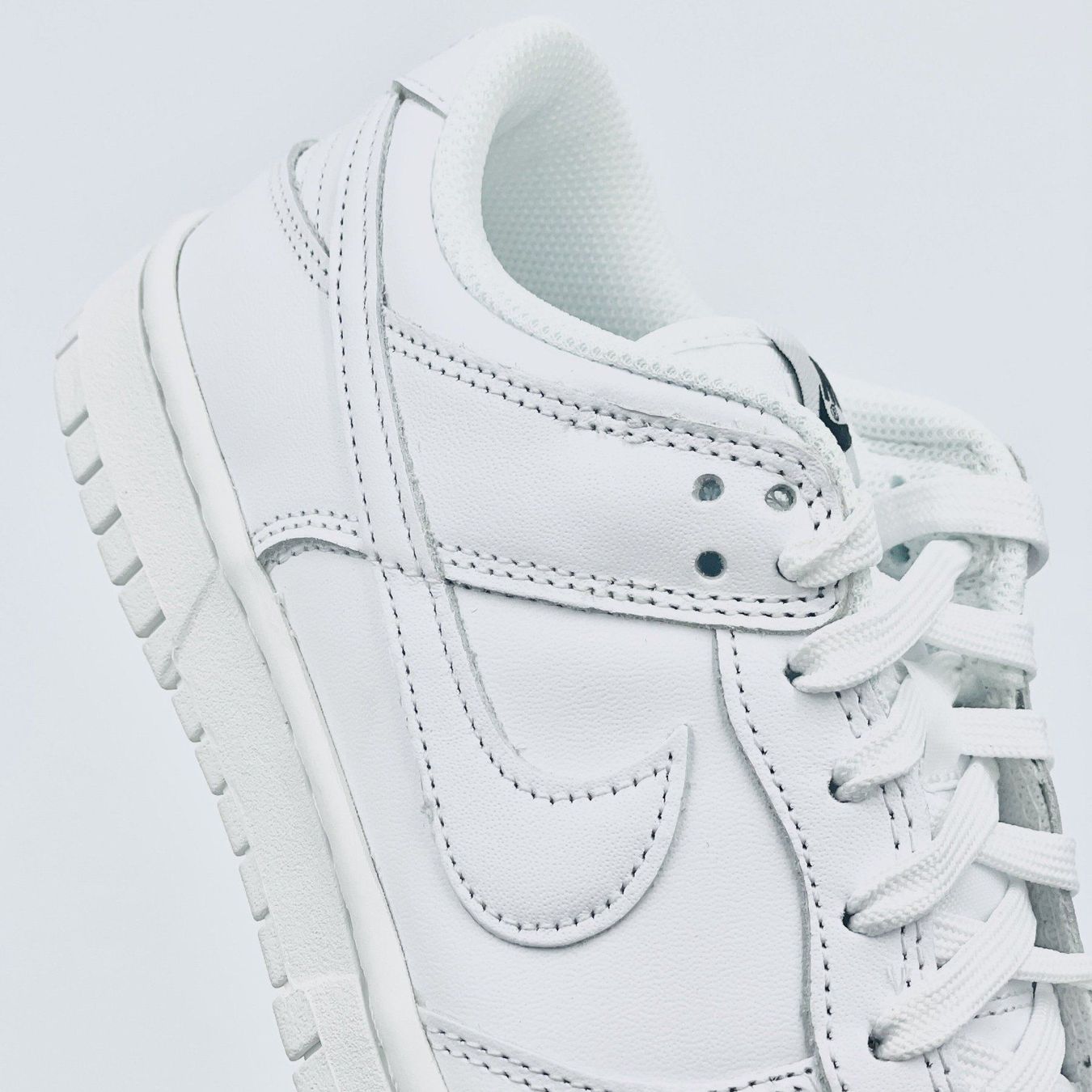 Nike Scarpe da donna: Nike Dunk Low Triple White EU 36 – Nuovo e nell'imballaggio originale da Erlinsbach venduto da sasneakers 1