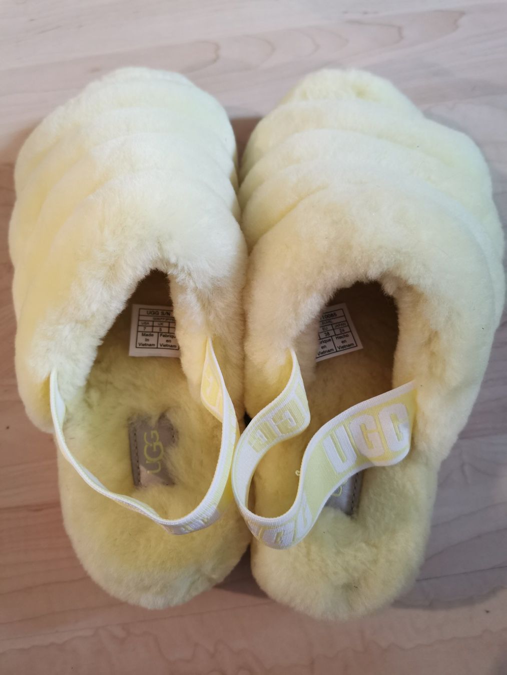 Ugg Scarpe da donna: Ugg fluff slides Gr 38 – Nuovo (secondo la descrizione) da Frauenfeld venduto da Shiranui 3
