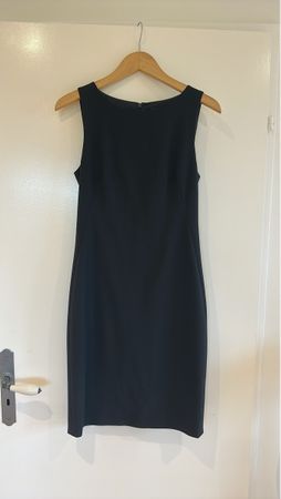 Robe courte noire sans manches état comme neuf