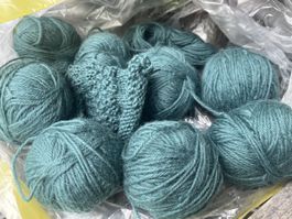 8 Knäuel Wolle zum Stricken