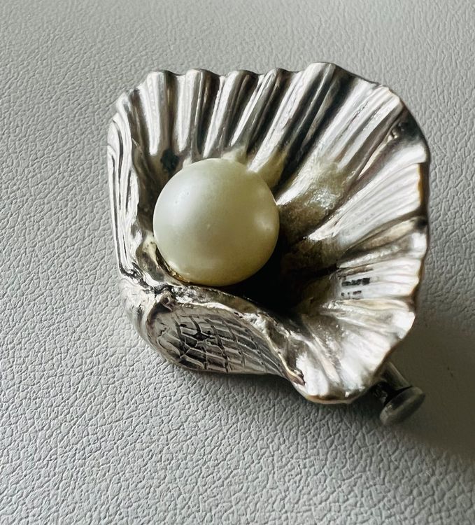Broche Ajourée Vintage – Plaqué Or Avec Perle Blanche, Bijou Ancien