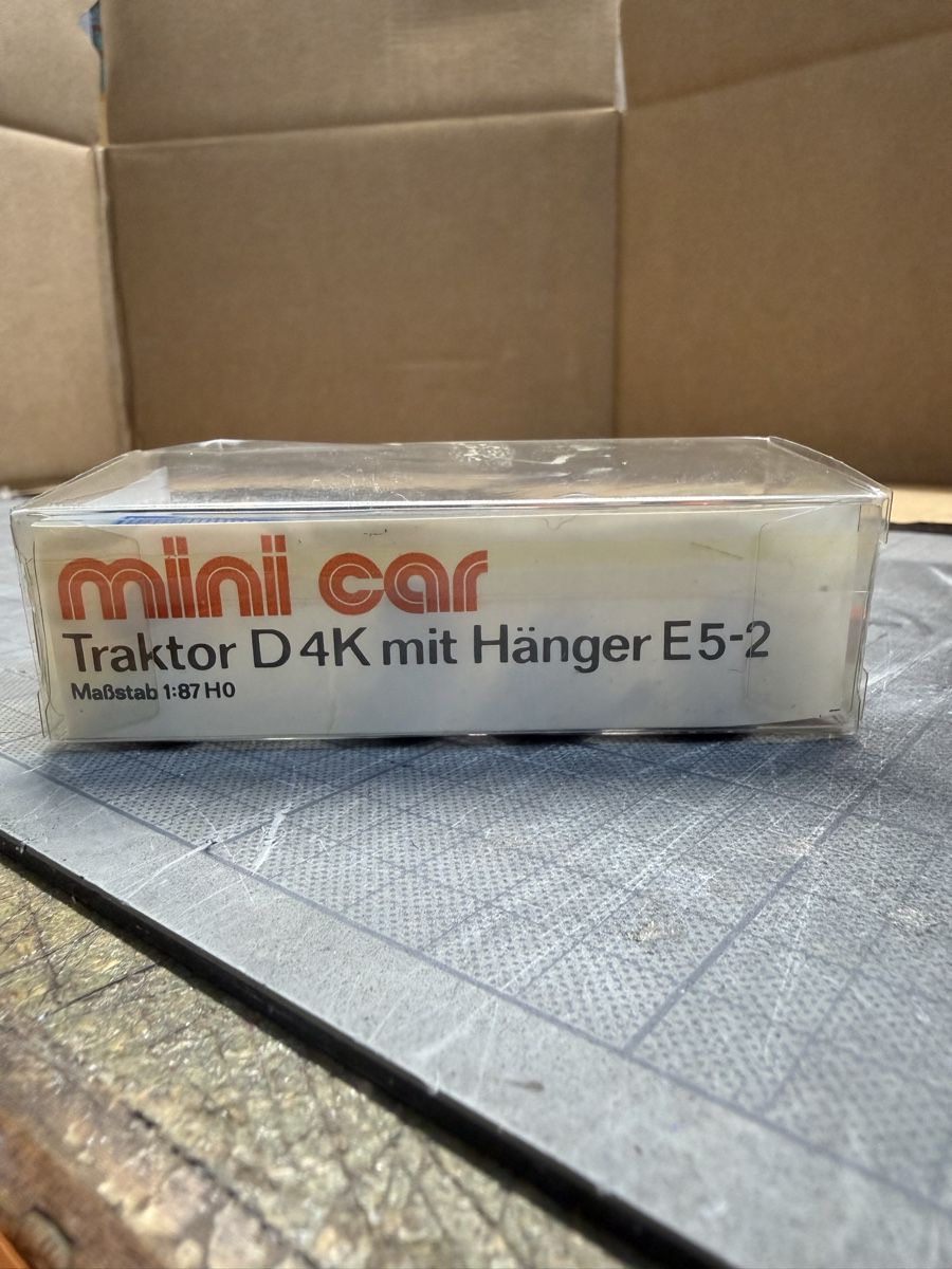 Modellini d'auto: Mini Car Traktor D 4K mit Hänger E5-2, Massstab 1:87 H0 – Usato da Russikon venduto da Danielr5310 4