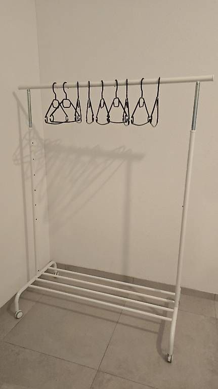 Porte manteau: Kleiderständer weiss – D'occasion à Bazenheid par Exo_Tic